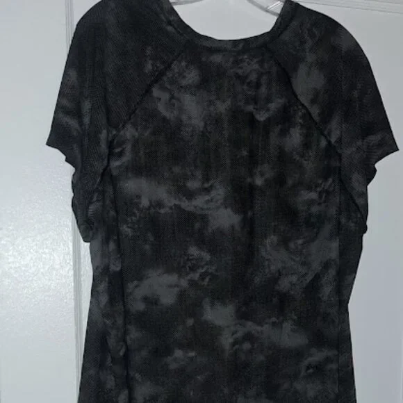 Athleta Black & Gray Digital Camo t-shirt sixe XL - Picture 2 of 6